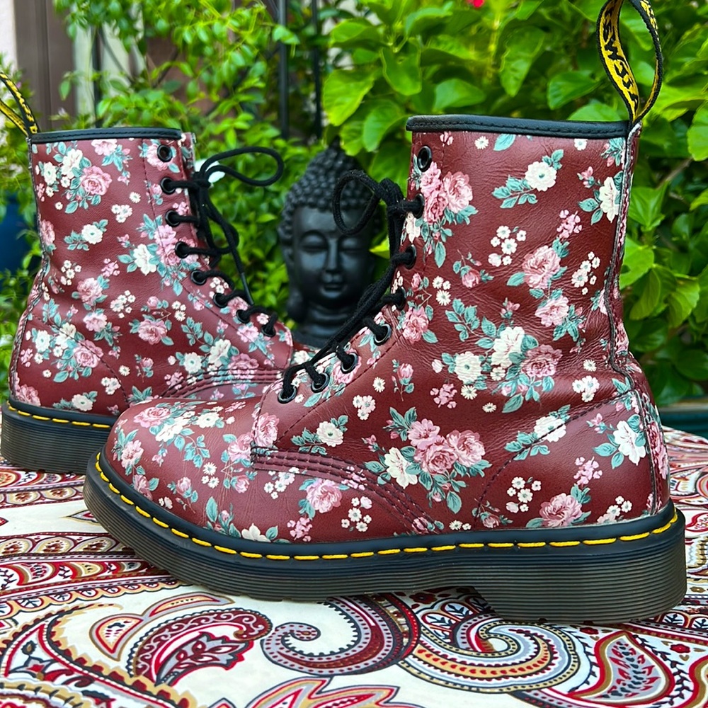 🌺🌸 Dr. Martens Burgundy Rose Floral Boots 🌸🌺 - Picture 3 of 16